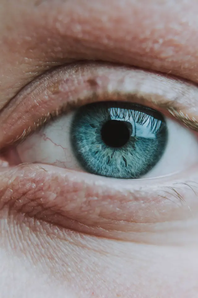 How Color Changes In The Eyes Of A Dying Person