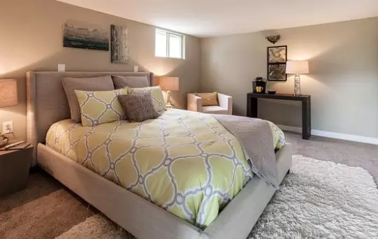 Will a 5 X 8 Rug Fit Under a Queen Bed?