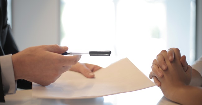 Reviewing Your Lease Agreement for Guest Policies